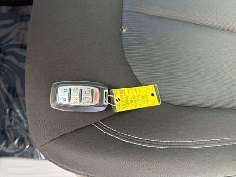 Used 2023 Chrysler Voyager LX FWD image 27
