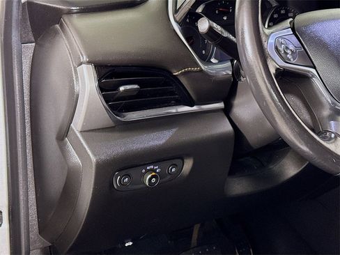 Used 2020 Chevrolet Traverse LT image 8