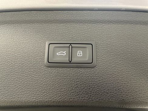 Used 2024 Audi Q5 e Premium Plus w/ Premium Plus Package image 17