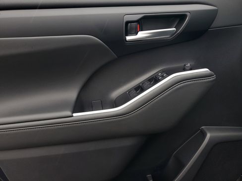 New 2026 Toyota Highlander XLE image 21