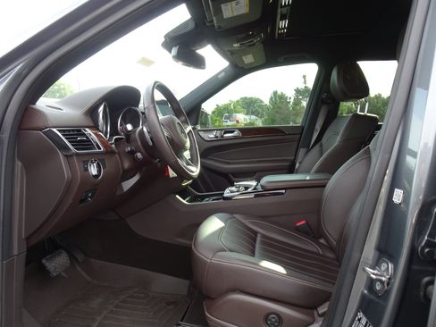 Used 2019 Mercedes-Benz GLS 450 4MATIC image 6