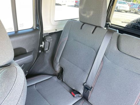 Used 2025 Jeep Wrangler Unlimited Rubicon image 39