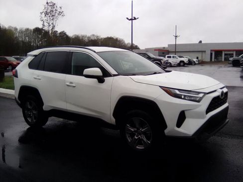 Used 2024 Toyota RAV4 XLE image 1