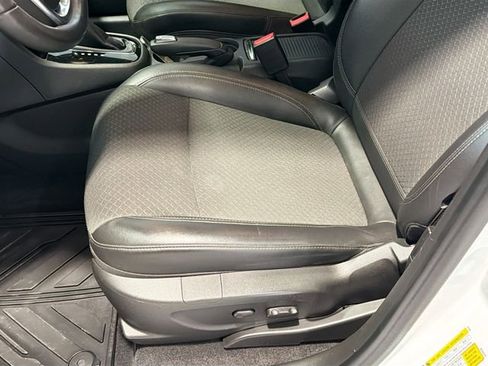 Certified 2019 Buick Encore Preferred image 18