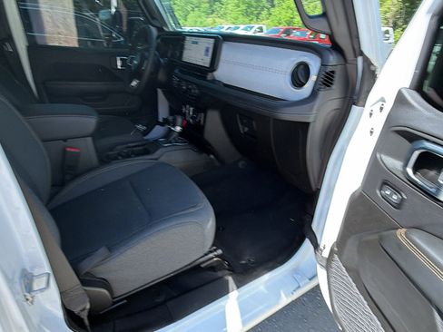 Used 2025 Jeep Wrangler Unlimited Sahara w/ Safety Group AWD/4WD image 19