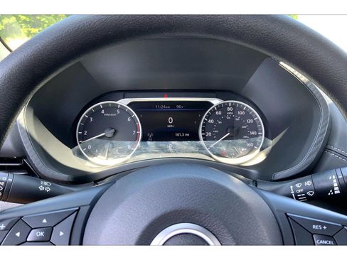 Used 2025 Nissan Sentra SV FWD image 17