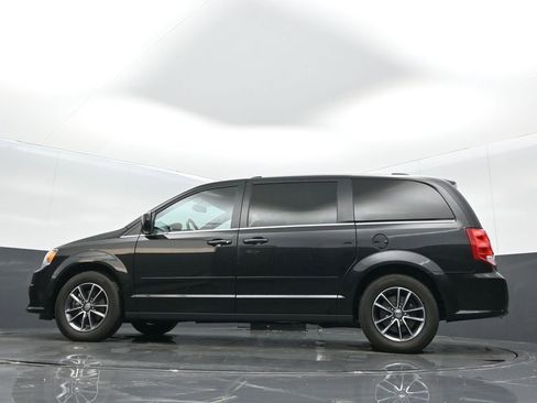 Certified 2017 Dodge Grand Caravan SXT image 29