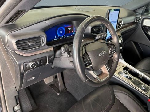 Used 2022 Ford Explorer Platinum w/ Equipment Group 601A AWD/4WD image 4