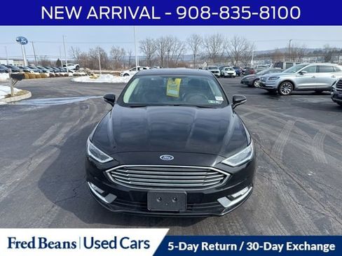 Used 2017 Ford Fusion SE w/ Fusion SE Technology Package image 2
