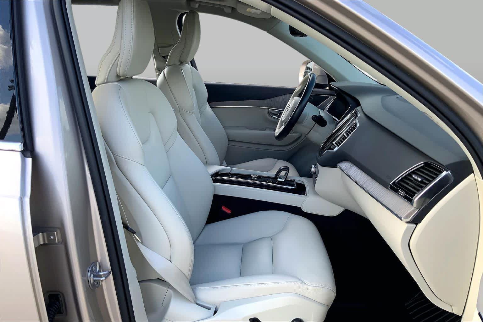 Used 2025 Volvo XC90 B6 Plus w/ Protection Package Premier AWD/4WD image 9