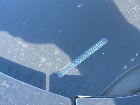 Used 2017 Jaguar F-PACE Prestige image 9