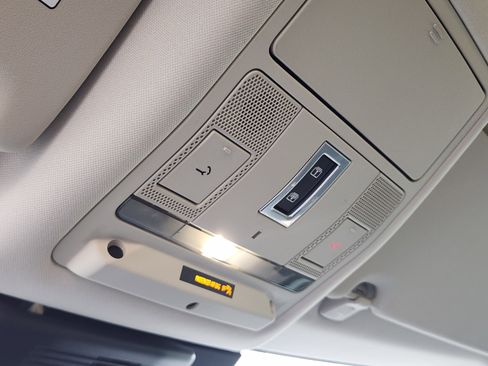 Used 2018 Land Rover Discovery Sport HSE image 27