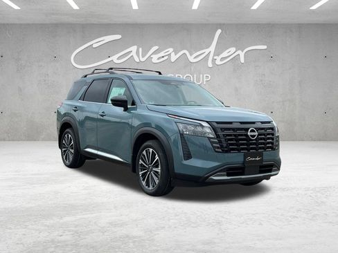 New 2026 Nissan Pathfinder Platinum FWD image 2