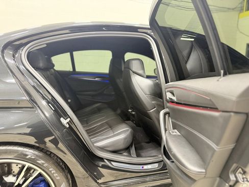 Used 2023 BMW M5 image 44