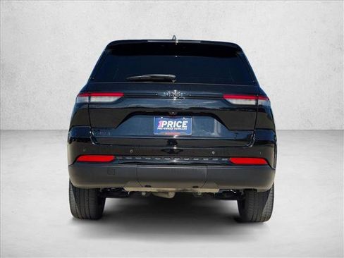 Used 2023 Jeep Grand Cherokee Altitude AWD/4WD image 7
