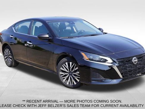 Used 2024 Nissan Altima 2.5 SV FWD image 1