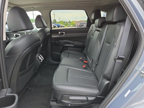 Used 2024 Kia Sorento S w/ Panoramic Sunroof Package FWD image 11