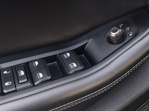 Certified 2023 Jeep Grand Cherokee Laredo image 30