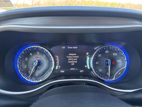 Used 2024 Chrysler Pacifica Touring-L FWD image 13