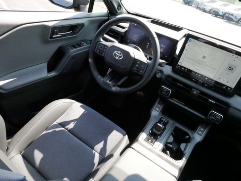Used 2026 Toyota RAV4 XSE w/ Panoramic Sun Roof Package AWD/4WD image 9