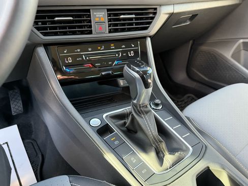 Used 2025 Volkswagen Jetta SE image 21