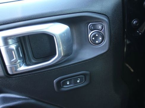 Used 2022 Jeep Wrangler Sport S image 18