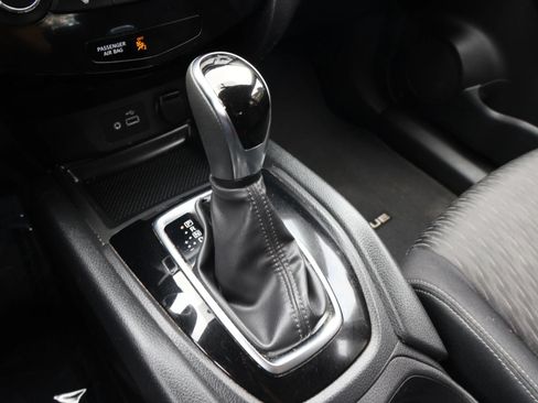 Used 2018 Nissan Rogue S AWD/4WD image 18