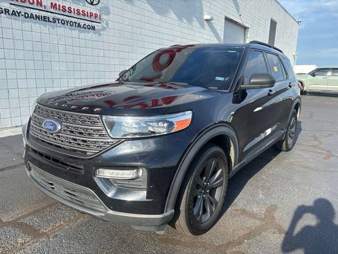 Used 2021 Ford Explorer XLT w/ Equipment Group 202A AWD/4WD image 1