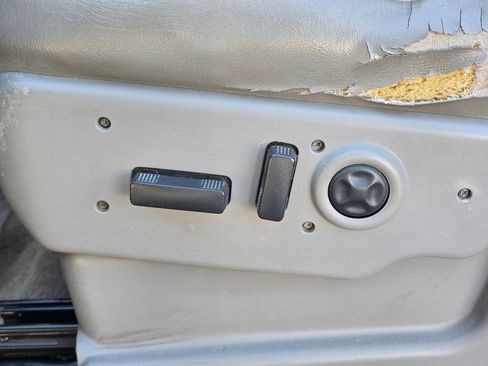 Used 2005 GMC Sierra 2500 SLT w/ Heavy-Duty Power Package image 23