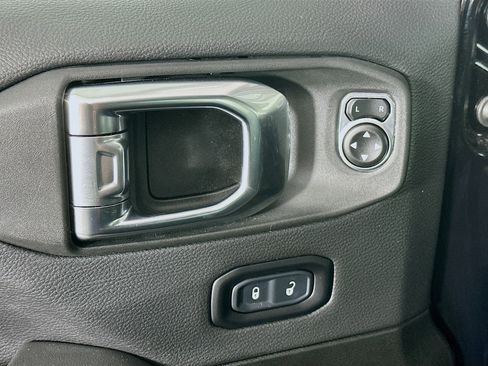Used 2025 Jeep Wrangler Unlimited Sahara w/ Safety Group AWD/4WD image 15