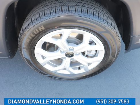 Used 2025 Jeep Compass Latitude AWD/4WD image 25