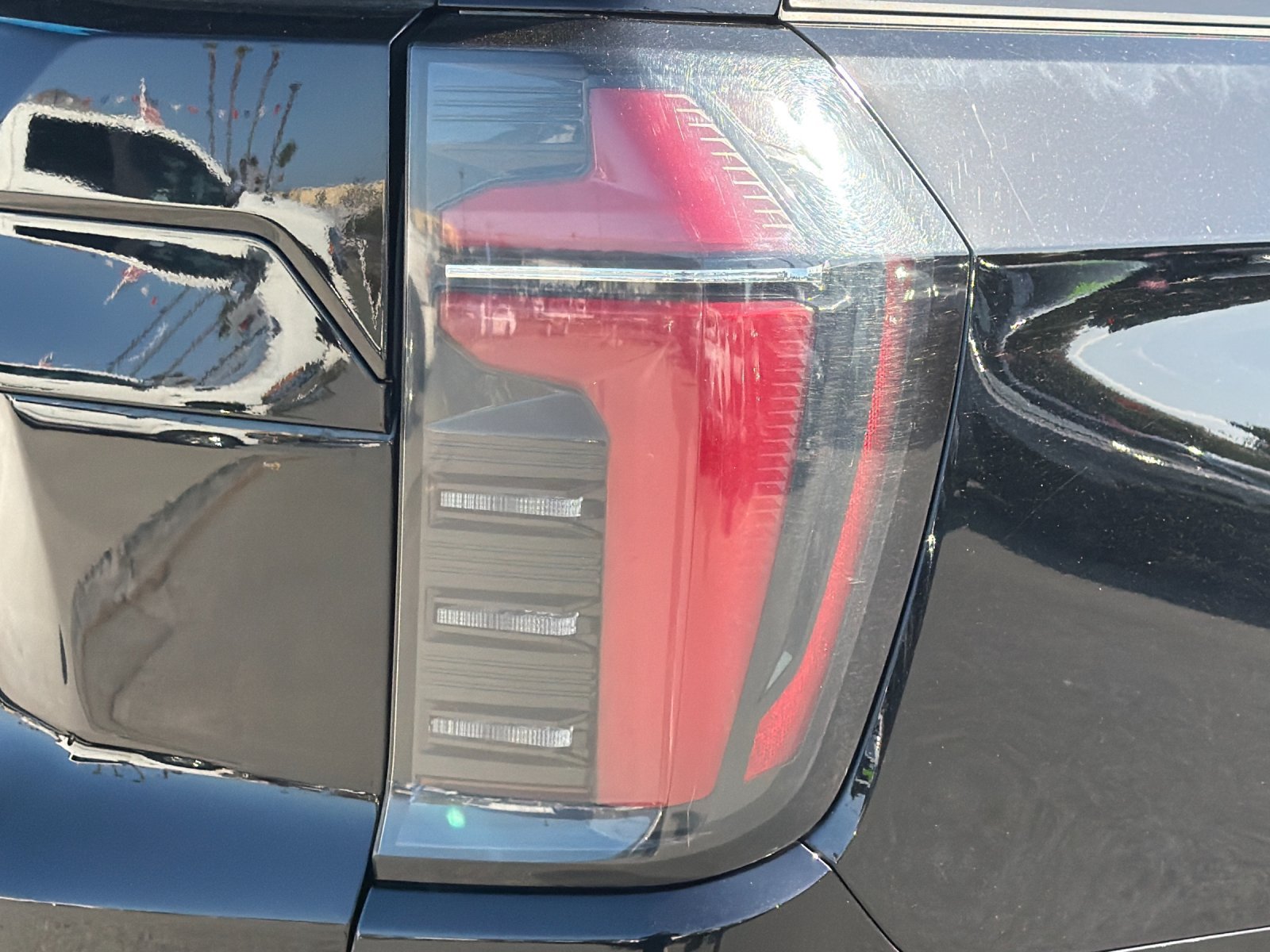 Used 2025 Chevrolet Suburban Z71 AWD/4WD image 40