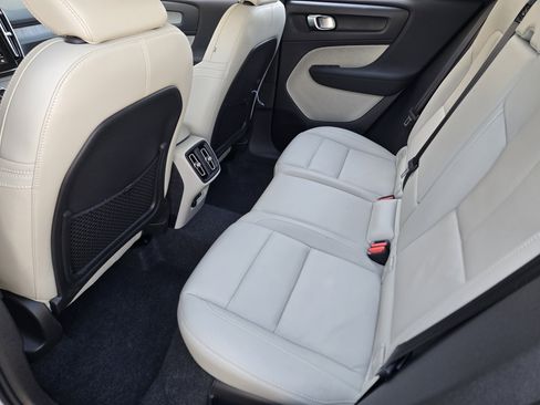 Used 2026 Volvo XC40 B5 Plus w/ Protection Package Premier image 37