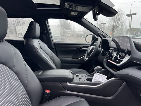 New 2026 Toyota Highlander XSE image 18