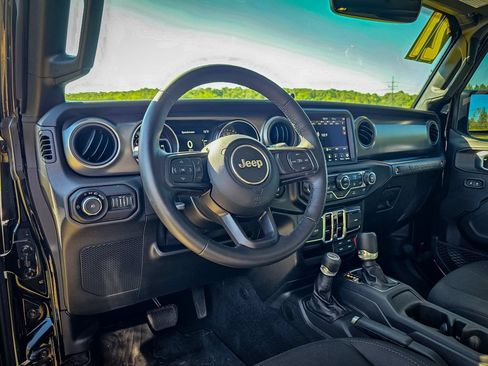 Used 2021 Jeep Wrangler Unlimited Sport AWD/4WD image 11