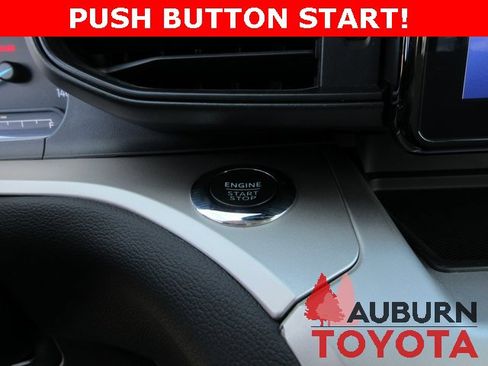 Used 2022 Ford Explorer XLT image 18