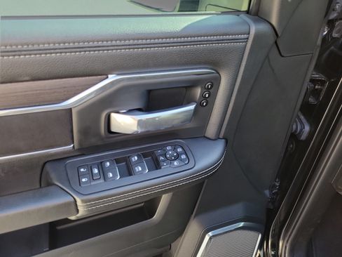 Used 2025 RAM 2500 Laramie AWD/4WD image 7