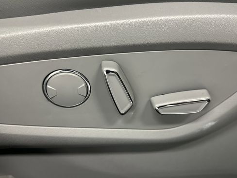 Used 2022 Lincoln Nautilus Reserve w/ Luxury Package image 23