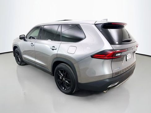 Used 2025 Toyota Grand Highlander image 5