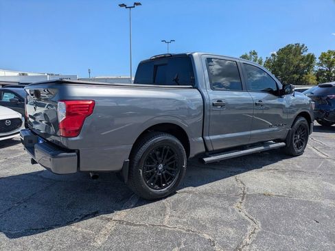 Used 2019 Nissan Titan SV w/ SV Convenience Package RWD image 4