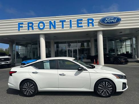 Used 2025 Nissan Altima 2.5 SV FWD image 1