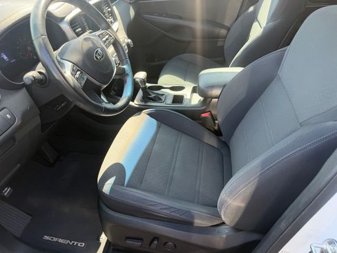 Used 2019 Kia Sorento S FWD image 8