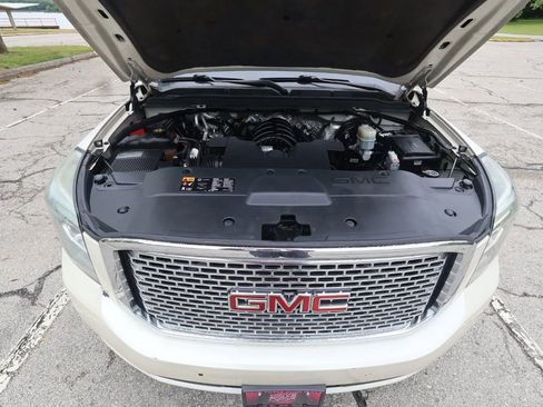 Used 2015 GMC Yukon XL Denali w/ Touring Package AWD/4WD image 10