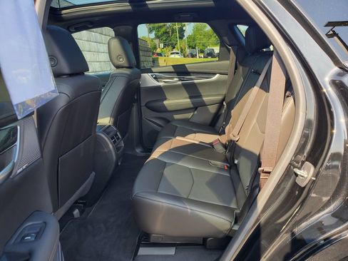 Used 2023 Cadillac XT5 Premium Luxury w/ Technology Package AWD/4WD image 39
