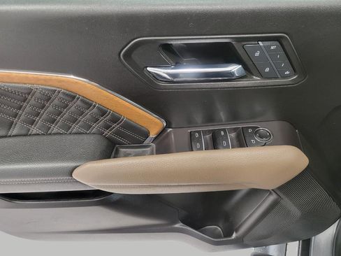 Used 2023 GMC Canyon Denali image 16