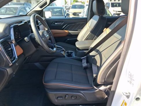 Used 2025 GMC Canyon AT4 AWD/4WD image 12