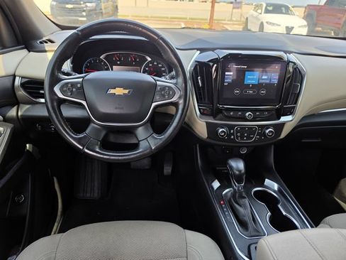 Used 2022 Chevrolet Traverse LT FWD image 9