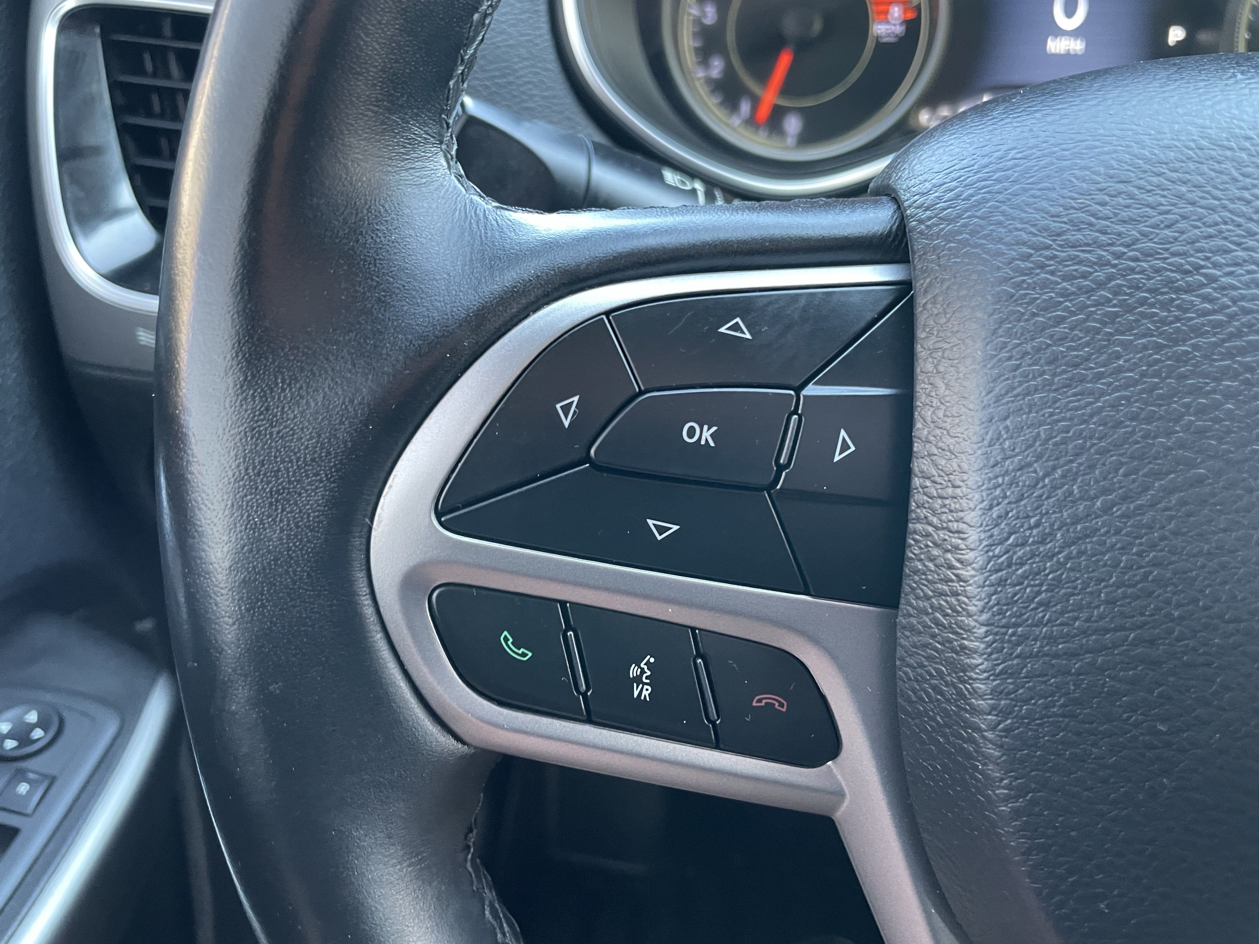 Used 2019 Jeep Cherokee Limited AWD/4WD image 16