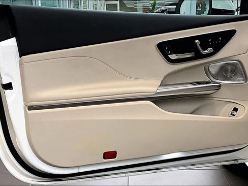 Used 2025 Mercedes-Benz CLE 300 4MATIC Coupe image 21