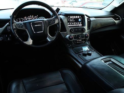 Used 2018 GMC Yukon XL Denali w/ Denali Ultimate Package AWD/4WD image 12